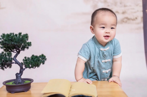 广州宝宝抓耳朵是什么原因